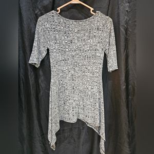 3/4 Black and White Top